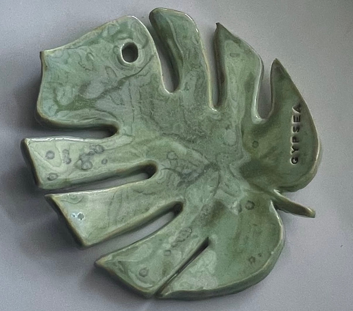 monstera leaf – Gypsea ceramics